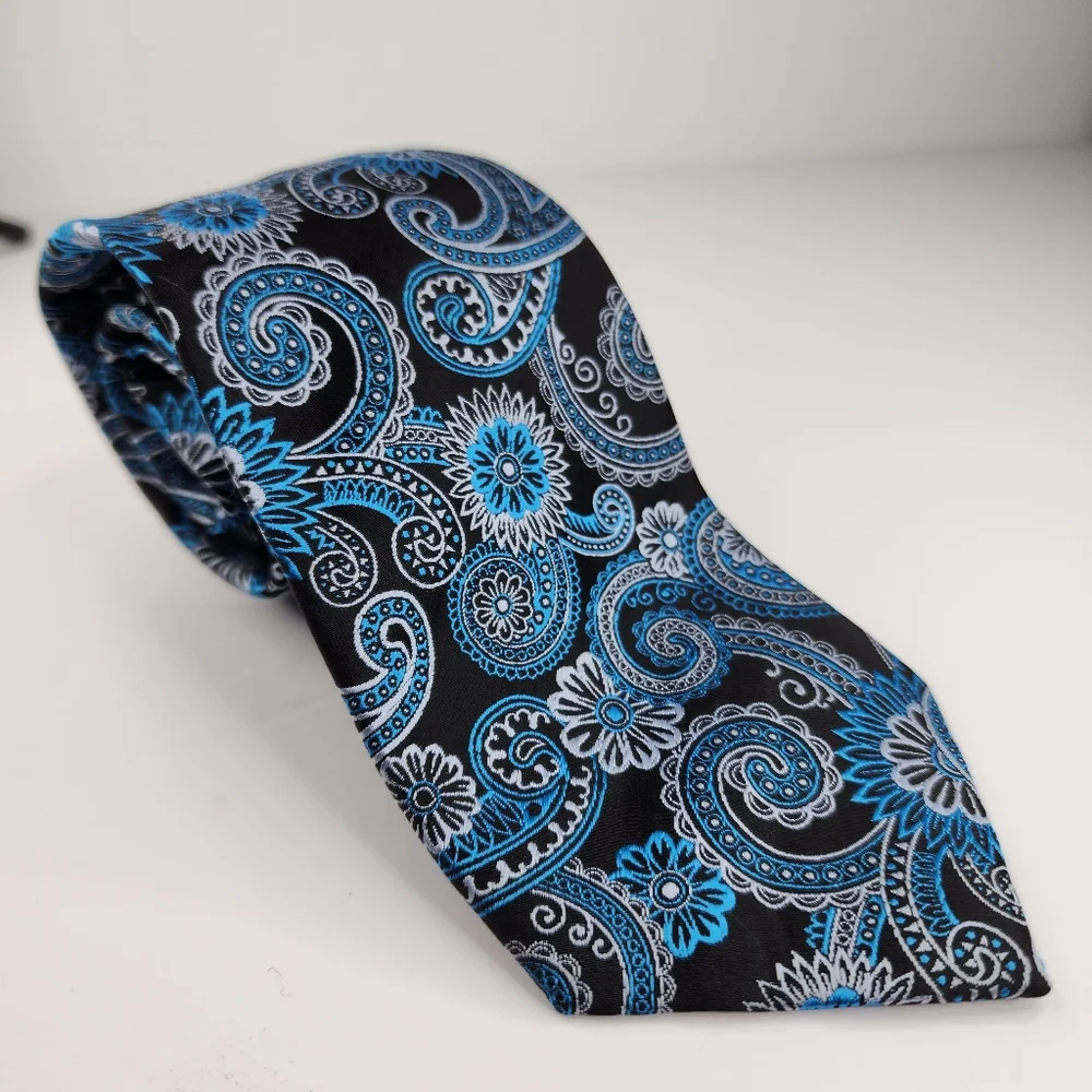 BERGAMO NEW YORK Blue Paisley Tie.
